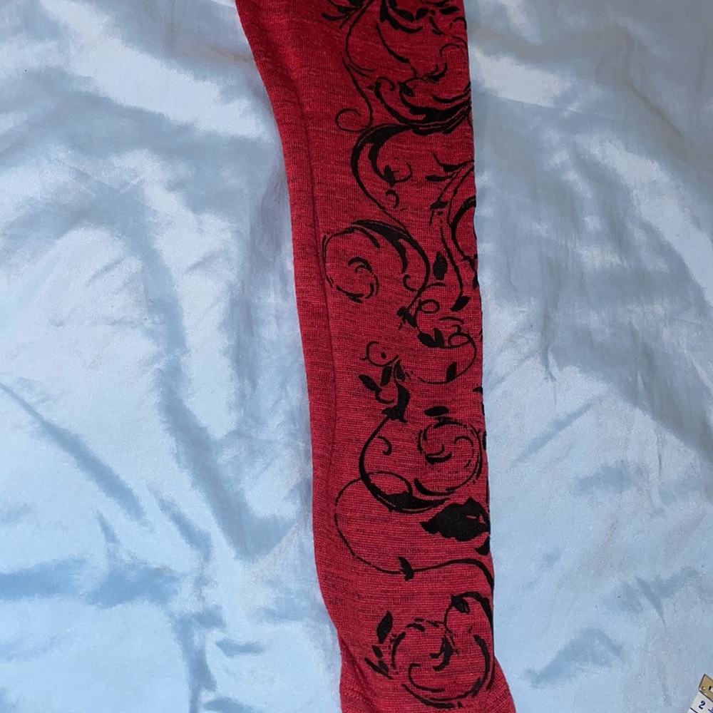 Red V neck top with black designs - Picture 4 of 5